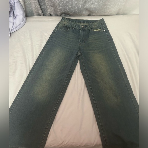 I am selling a wide leg blue jeans size 28 from shein - Picture 1 of 2